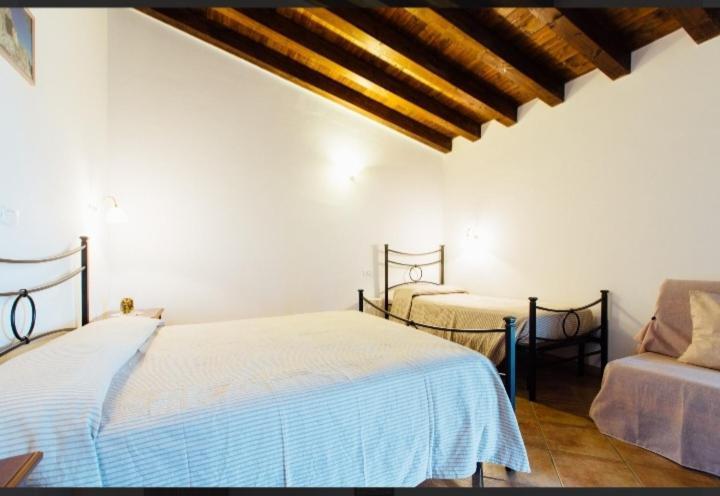 Agriturismo La Sorgente Фонтебланда Екстериор снимка