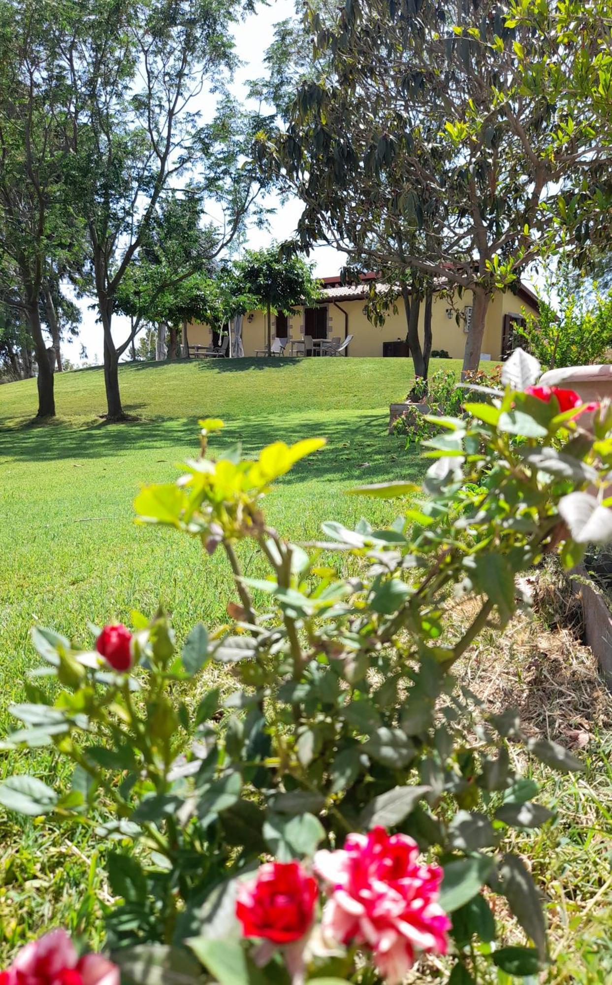 Agriturismo La Sorgente Фонтебланда Екстериор снимка